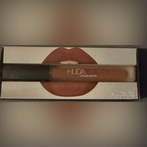 HUDA BEAUTY Liquid Matte Lipstick / Nude Girl Friend